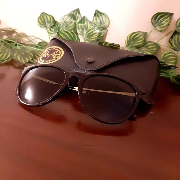 Ray Ban Erika's- like brand new condition - Picture 2 of 5